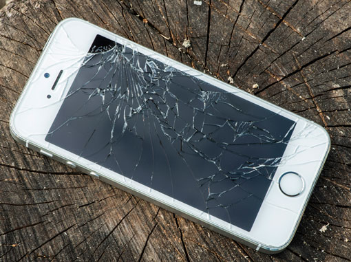 iPhone cu capacul spart se mai poate folosi?